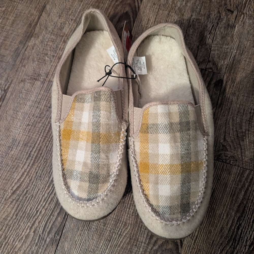 NWT Northside Women's Slip On. Size 10.